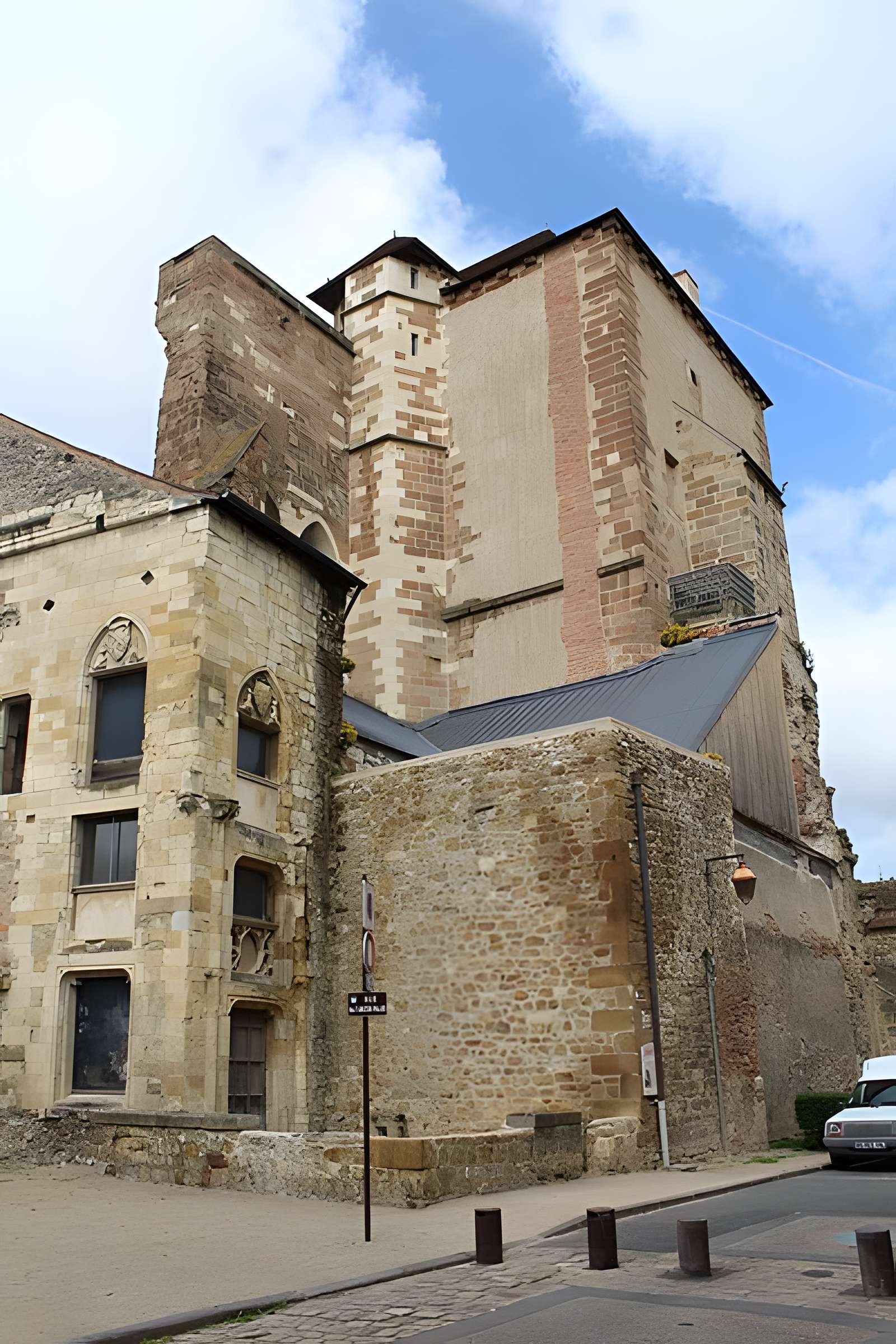 Ancien château ou Palais des ducs de Bourbon