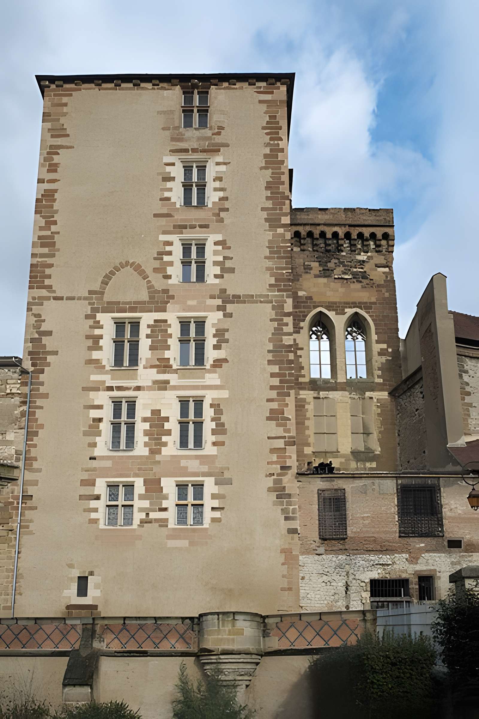 Ancien château ou Palais des ducs de Bourbon