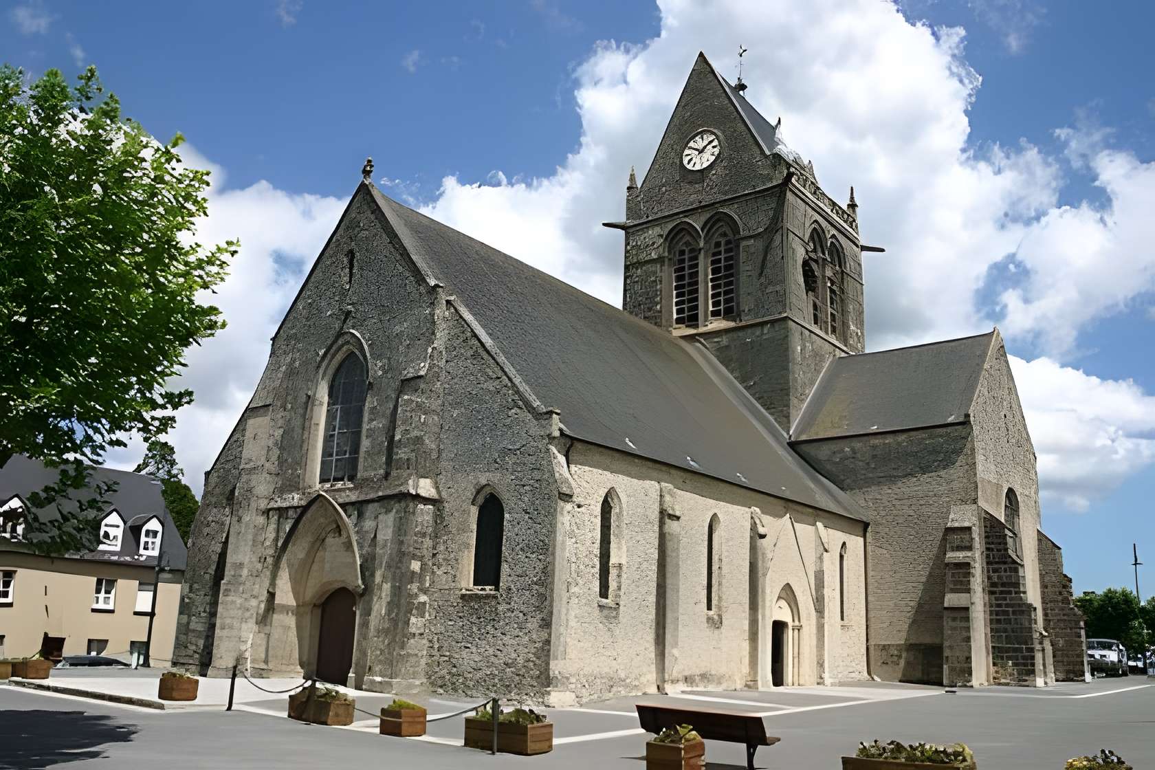 Église Notre-Dame-de-l'Assomption de Sainte-Mère-Église 