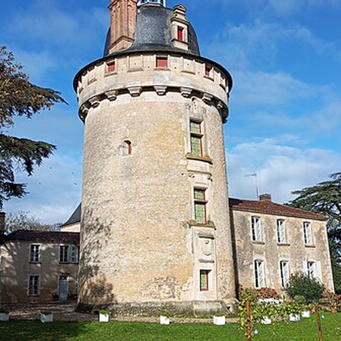 Photo de Château et le parc de Bessay