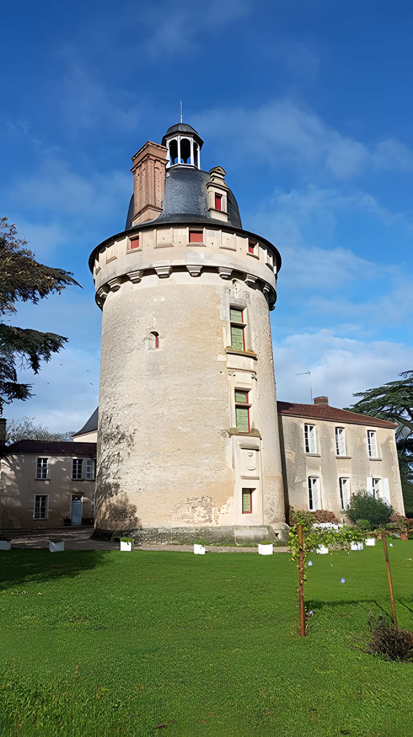 Château et le parc de Bessay