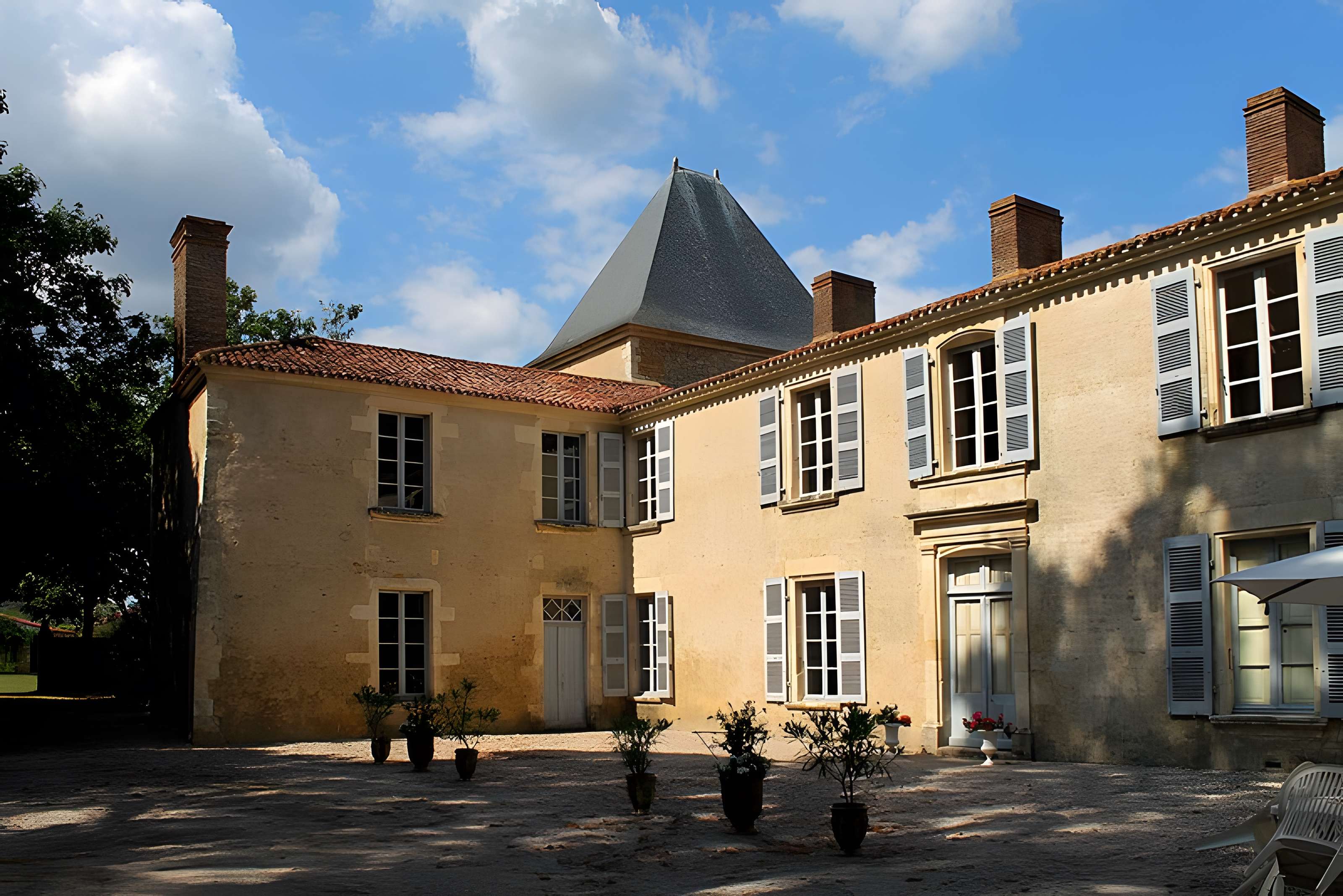 Château et le parc de Bessay