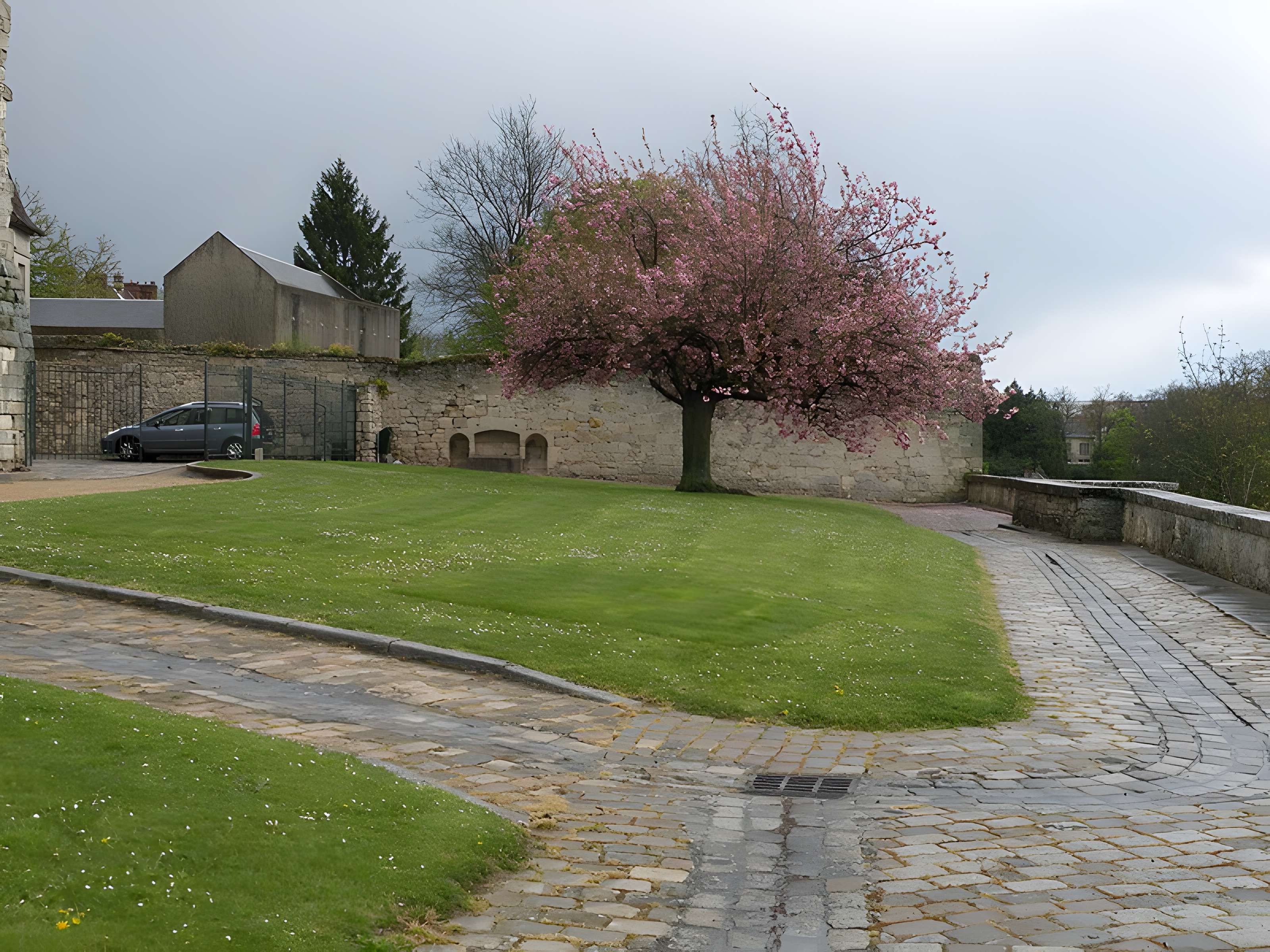 Château Saint-Aubin de Crépy-en-Valois