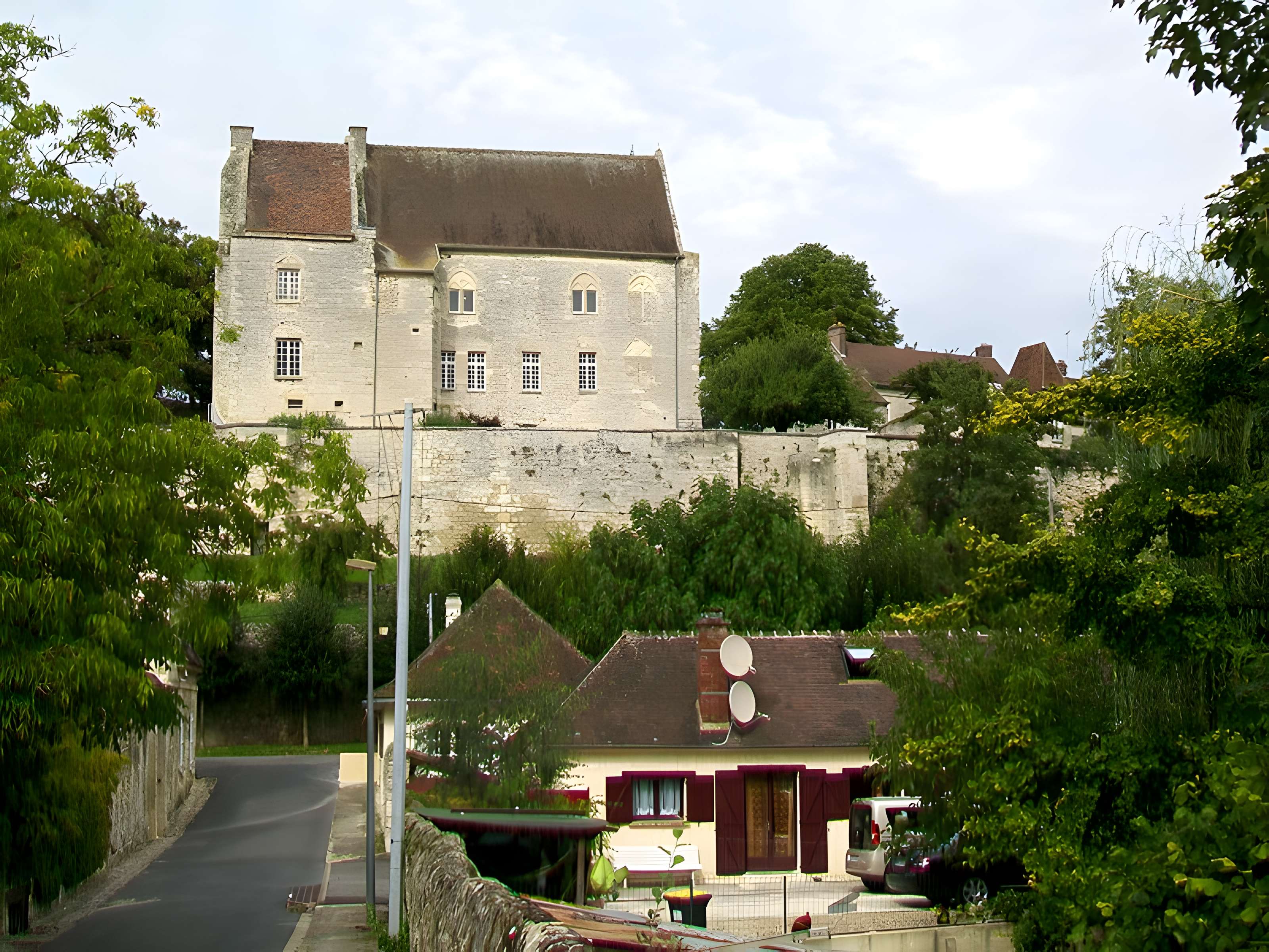 Château Saint-Aubin de Crépy-en-Valois