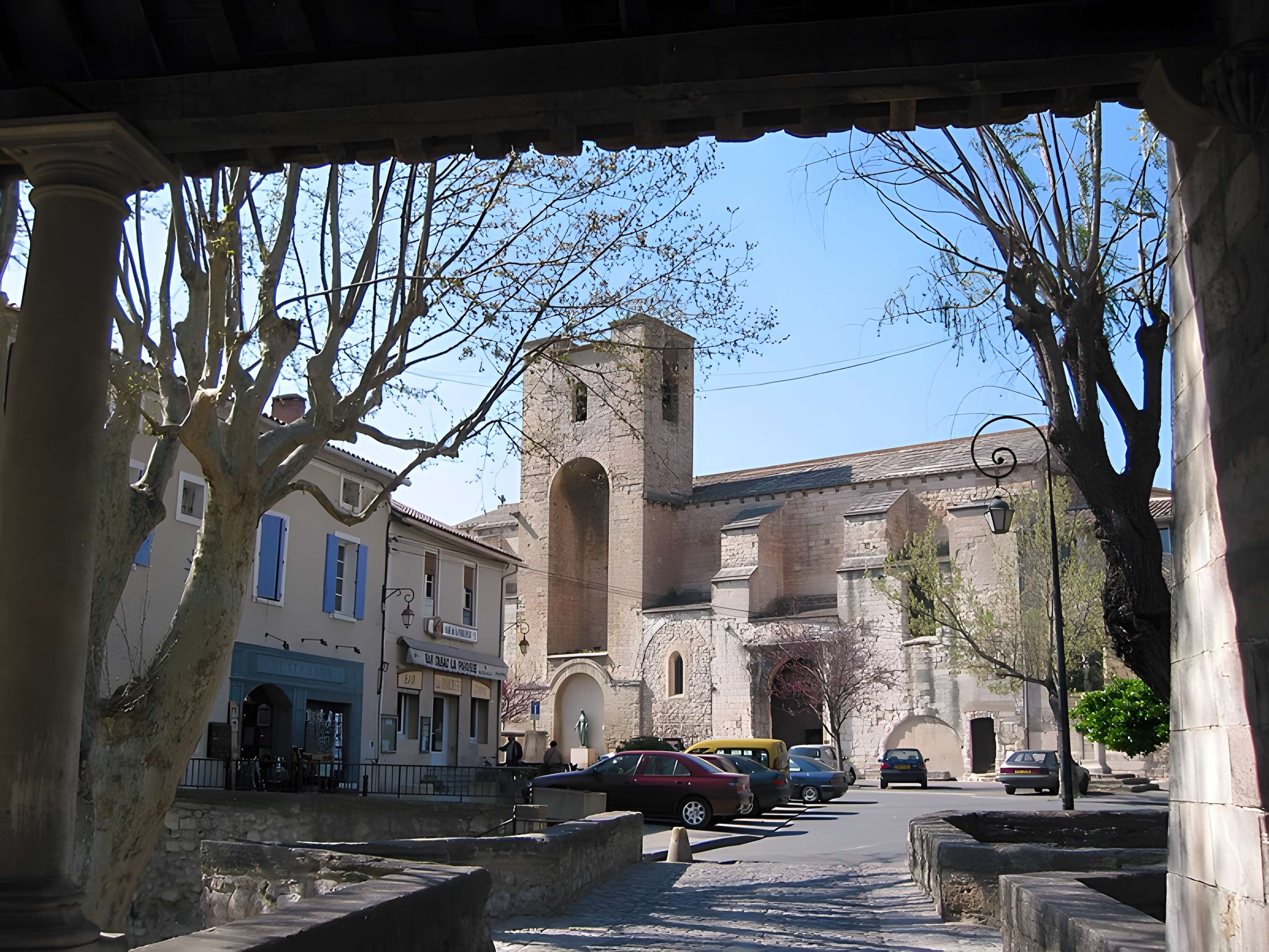 Église Notre-Dame-de-Nazareth de Pernes-les-Fontaines 