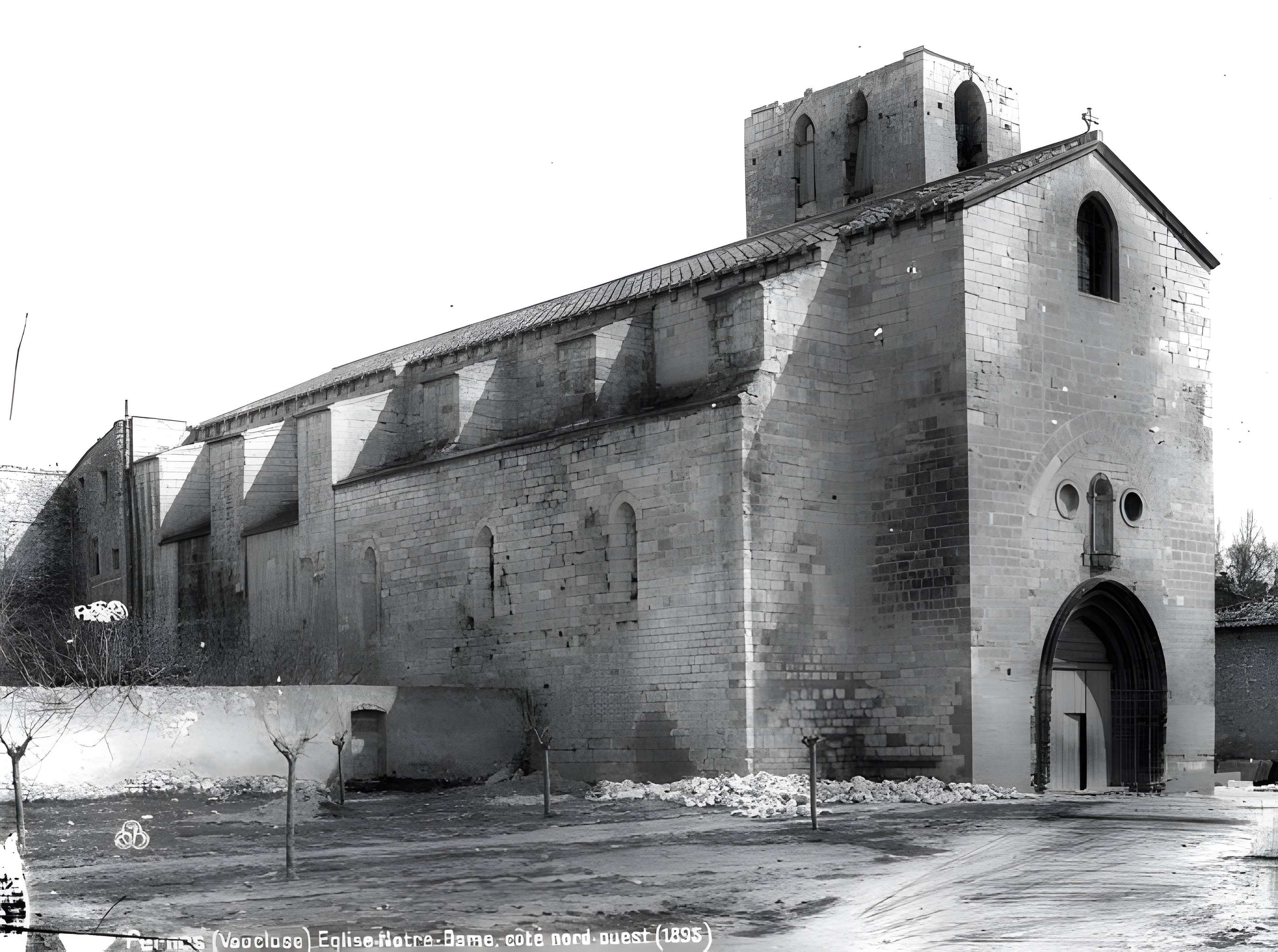 Église Notre-Dame-de-Nazareth de Pernes-les-Fontaines 
