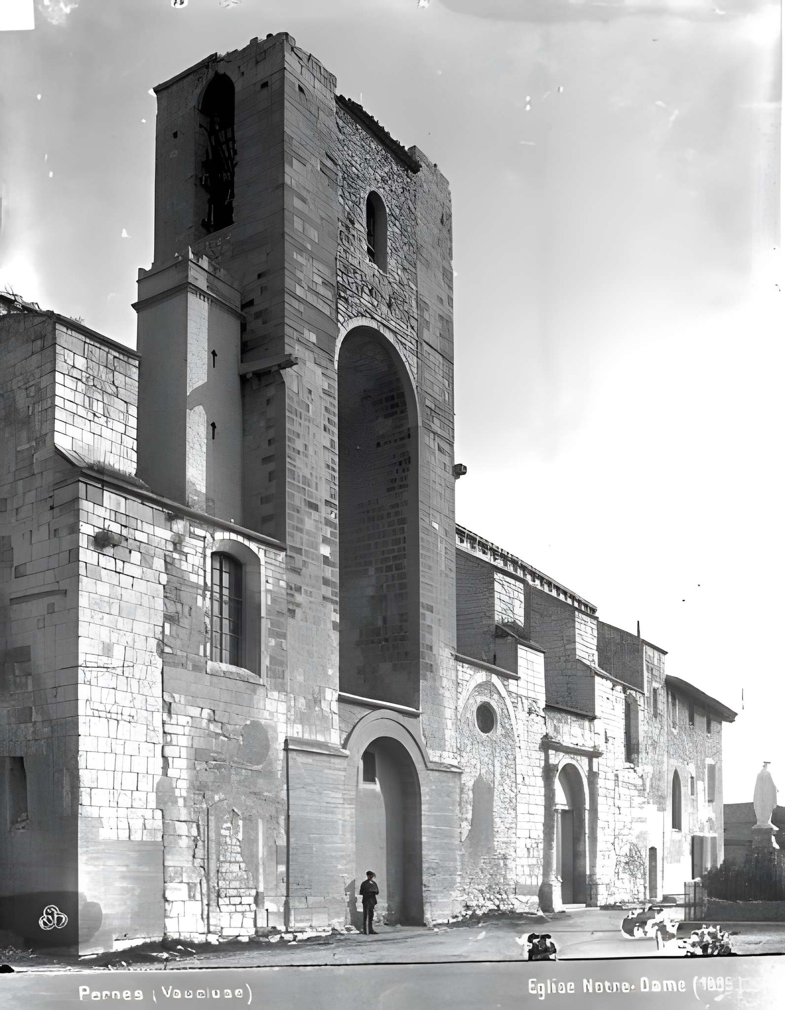 Église Notre-Dame-de-Nazareth de Pernes-les-Fontaines 