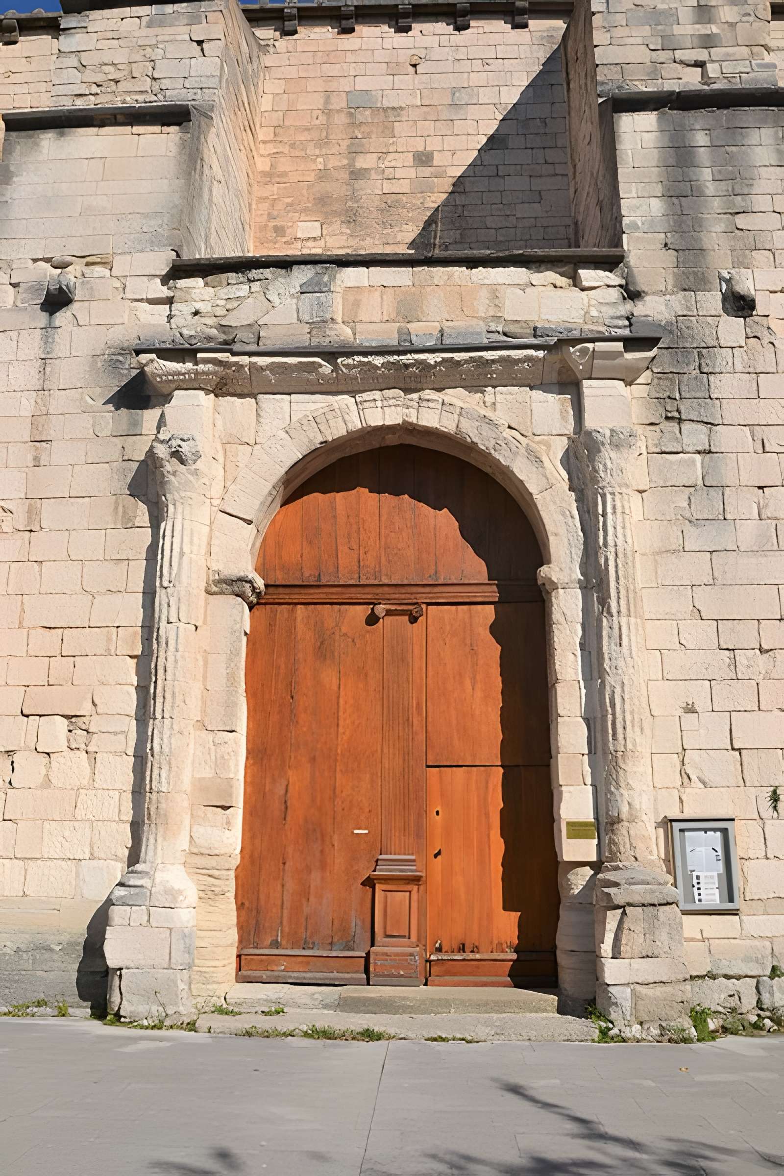 Église Notre-Dame-de-Nazareth de Pernes-les-Fontaines 