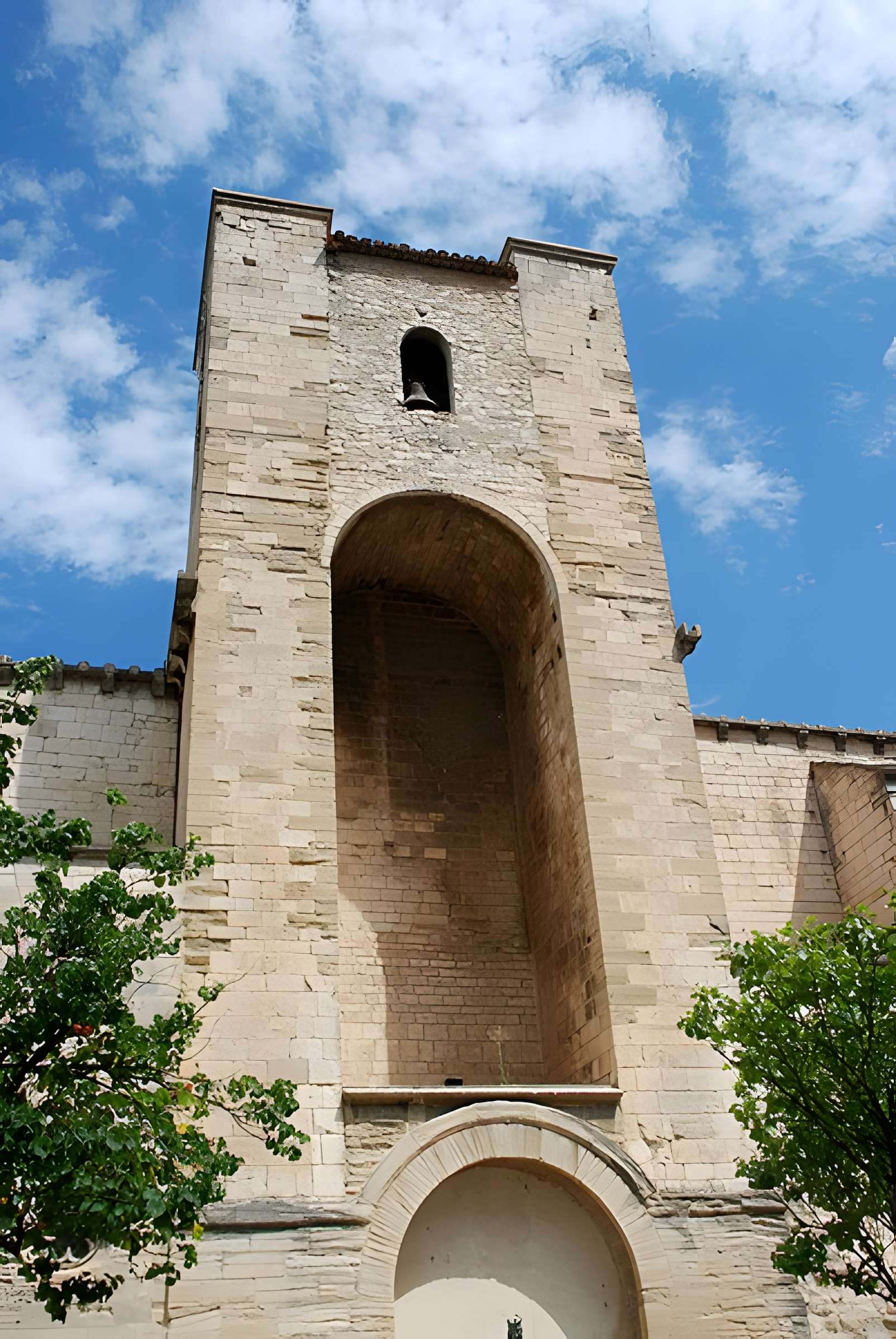 Église Notre-Dame-de-Nazareth de Pernes-les-Fontaines 