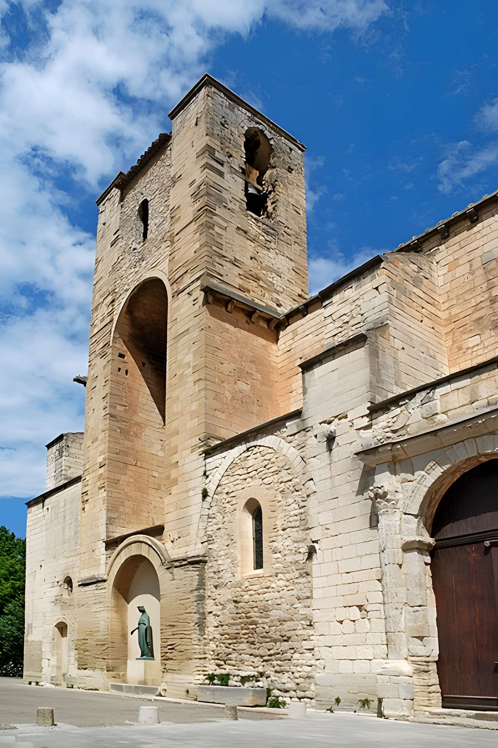 Église Notre-Dame-de-Nazareth de Pernes-les-Fontaines 