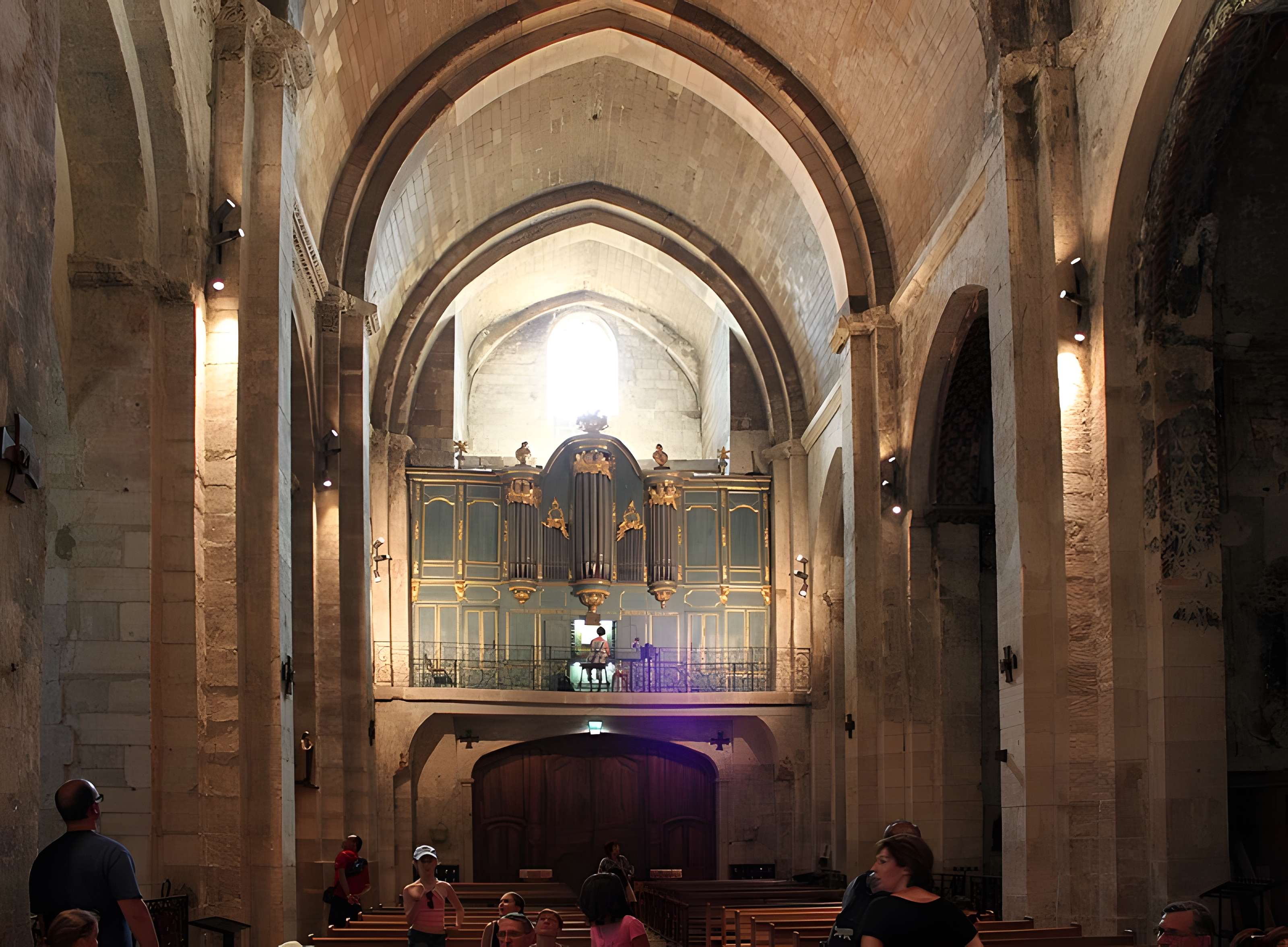 Église Notre-Dame-de-Nazareth de Pernes-les-Fontaines 