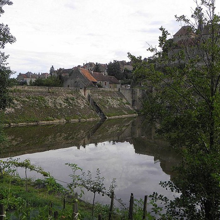 Photo de Chaussée de lEtang ou digue également sur commune de Saint-Benoît-du-Sault