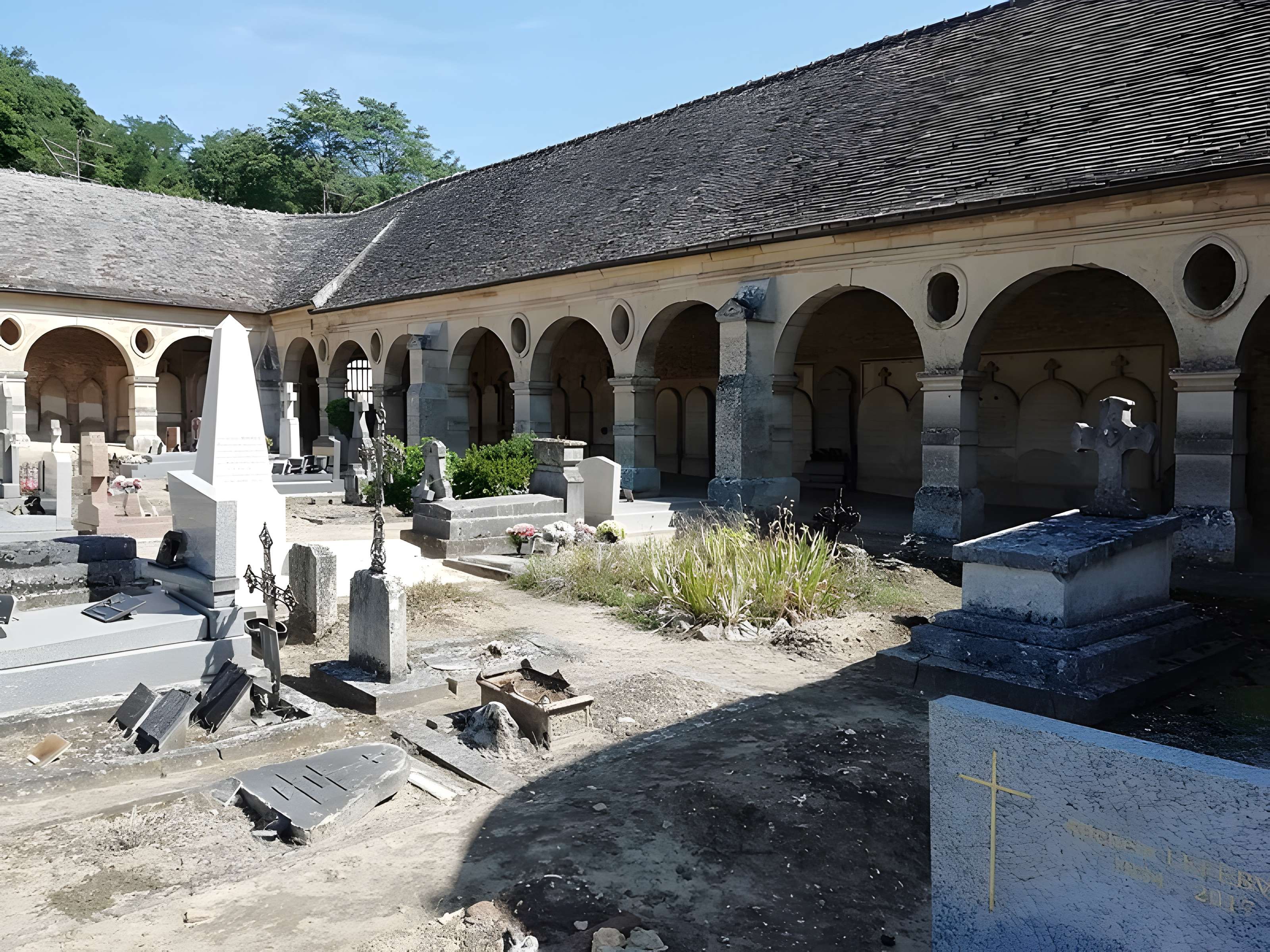 Cimetière de Montfort-l'Amaury