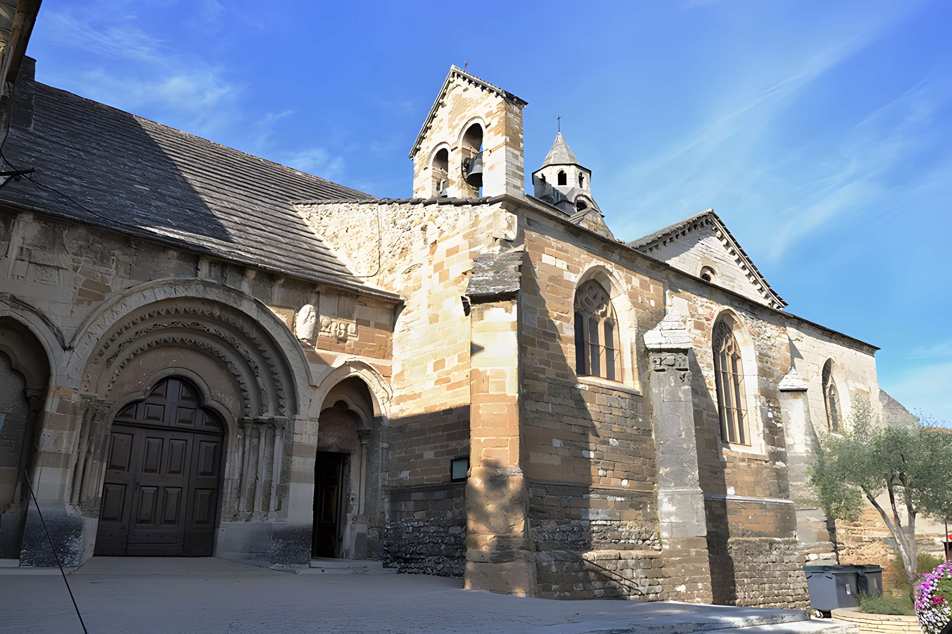 Église Notre-Dame-de-Nazareth de Valréas