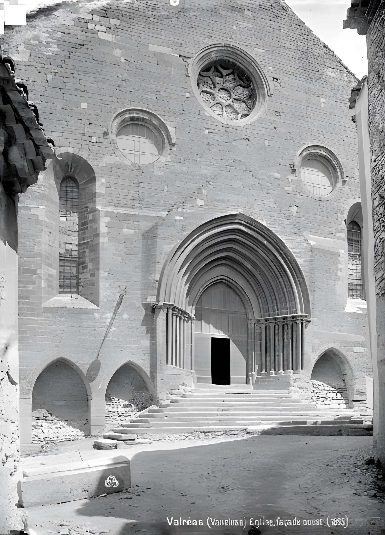 Église Notre-Dame-de-Nazareth de Valréas