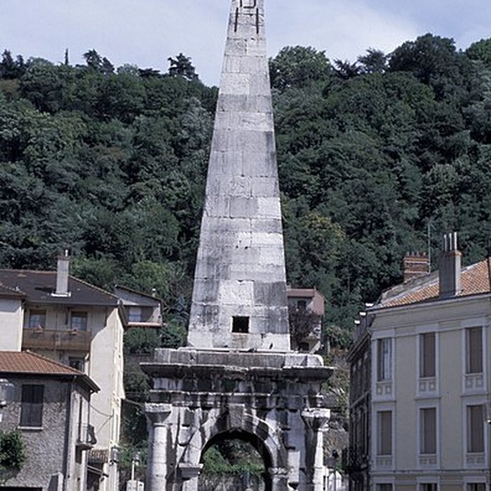 Photo de Cirque romain et La Pyramide de Vienne