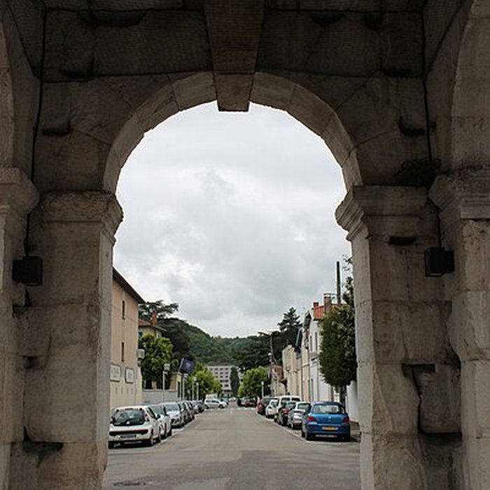 Photo de Cirque romain et La Pyramide de Vienne