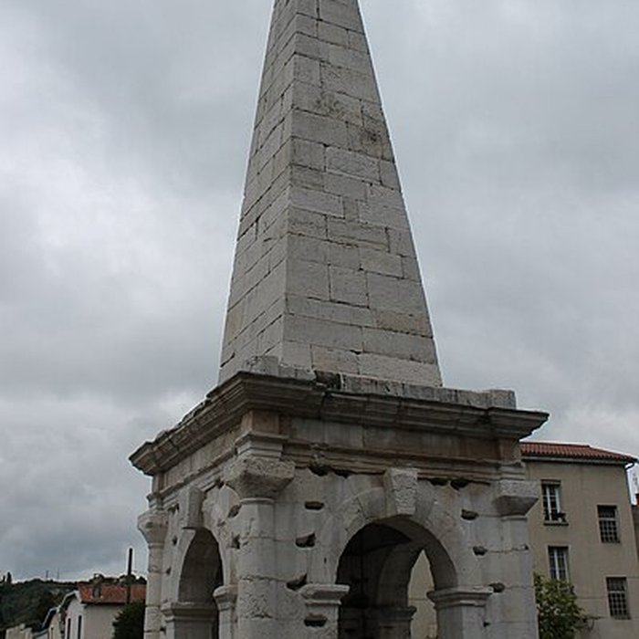 Photo de Cirque romain et La Pyramide de Vienne
