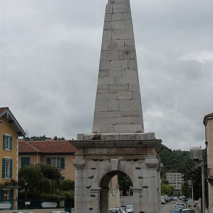Photo de Cirque romain et La Pyramide de Vienne