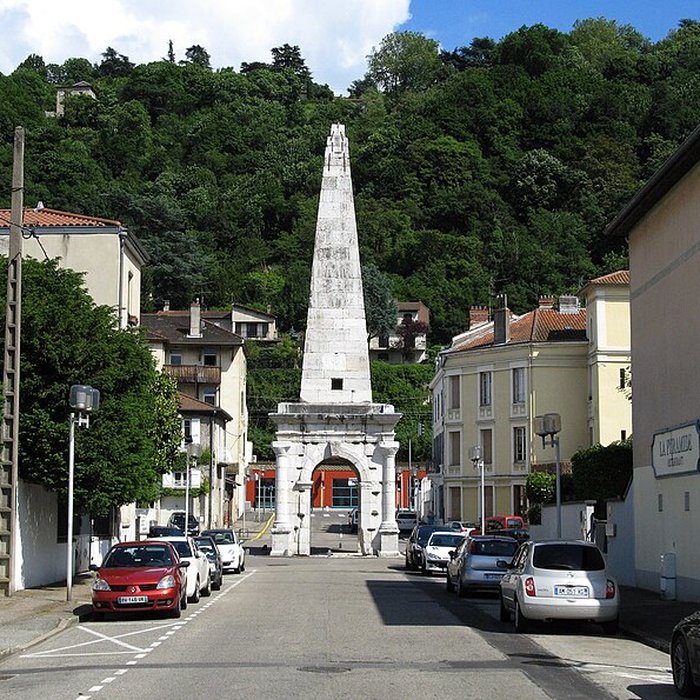 Photo de Cirque romain et La Pyramide de Vienne