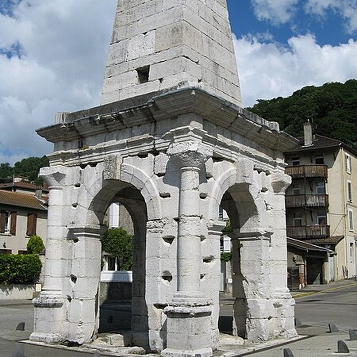 Photo de Cirque romain et La Pyramide de Vienne