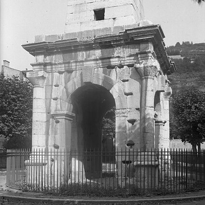 Photo de Cirque romain et La Pyramide de Vienne