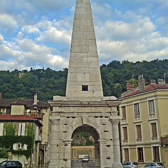Photo de Cirque romain et La Pyramide de Vienne