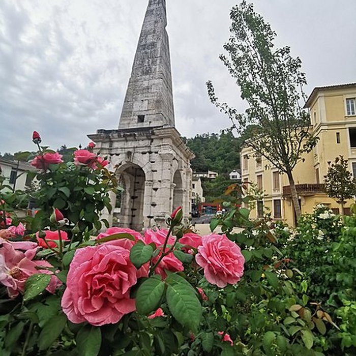 Photo de Cirque romain et La Pyramide de Vienne