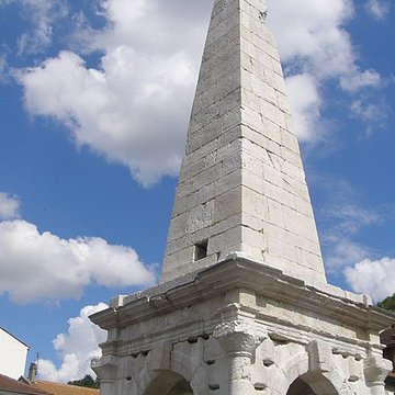 Cirque romain et La Pyramide de Vienne