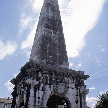 Cirque romain et La Pyramide de Vienne