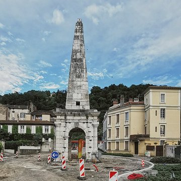 Cirque romain et La Pyramide de Vienne