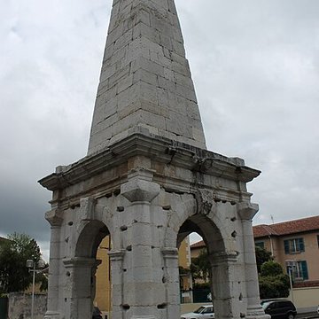 Cirque romain et La Pyramide de Vienne