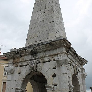 Cirque romain et La Pyramide de Vienne