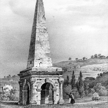 Cirque romain et La Pyramide de Vienne