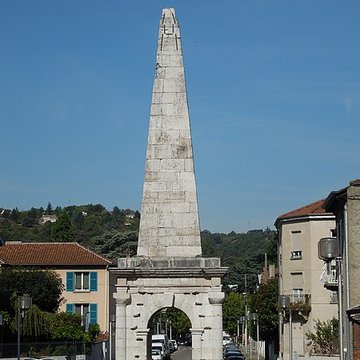 Cirque romain et La Pyramide de Vienne
