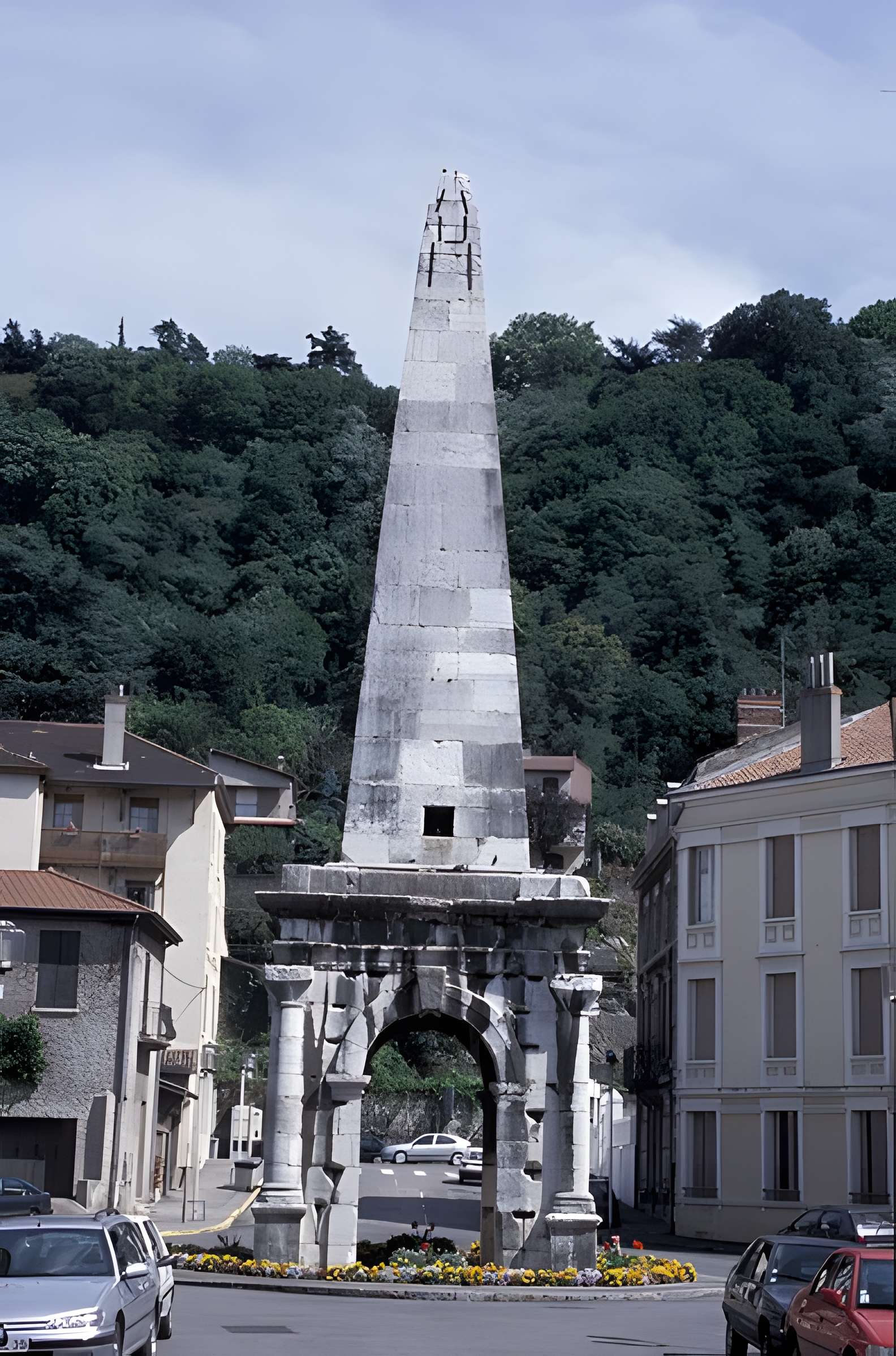 Cirque romain et La Pyramide de Vienne