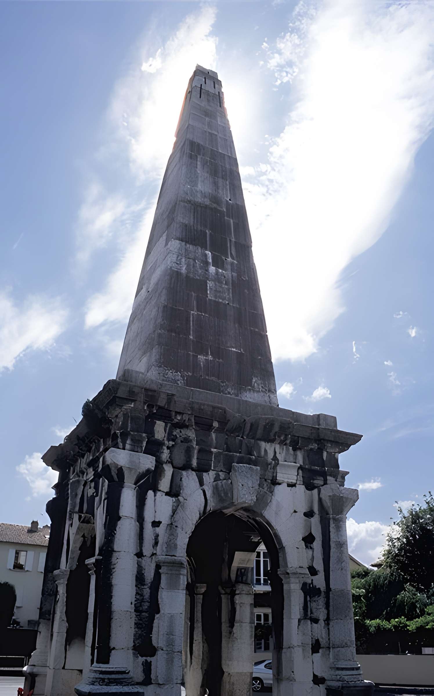 Cirque romain et La Pyramide de Vienne
