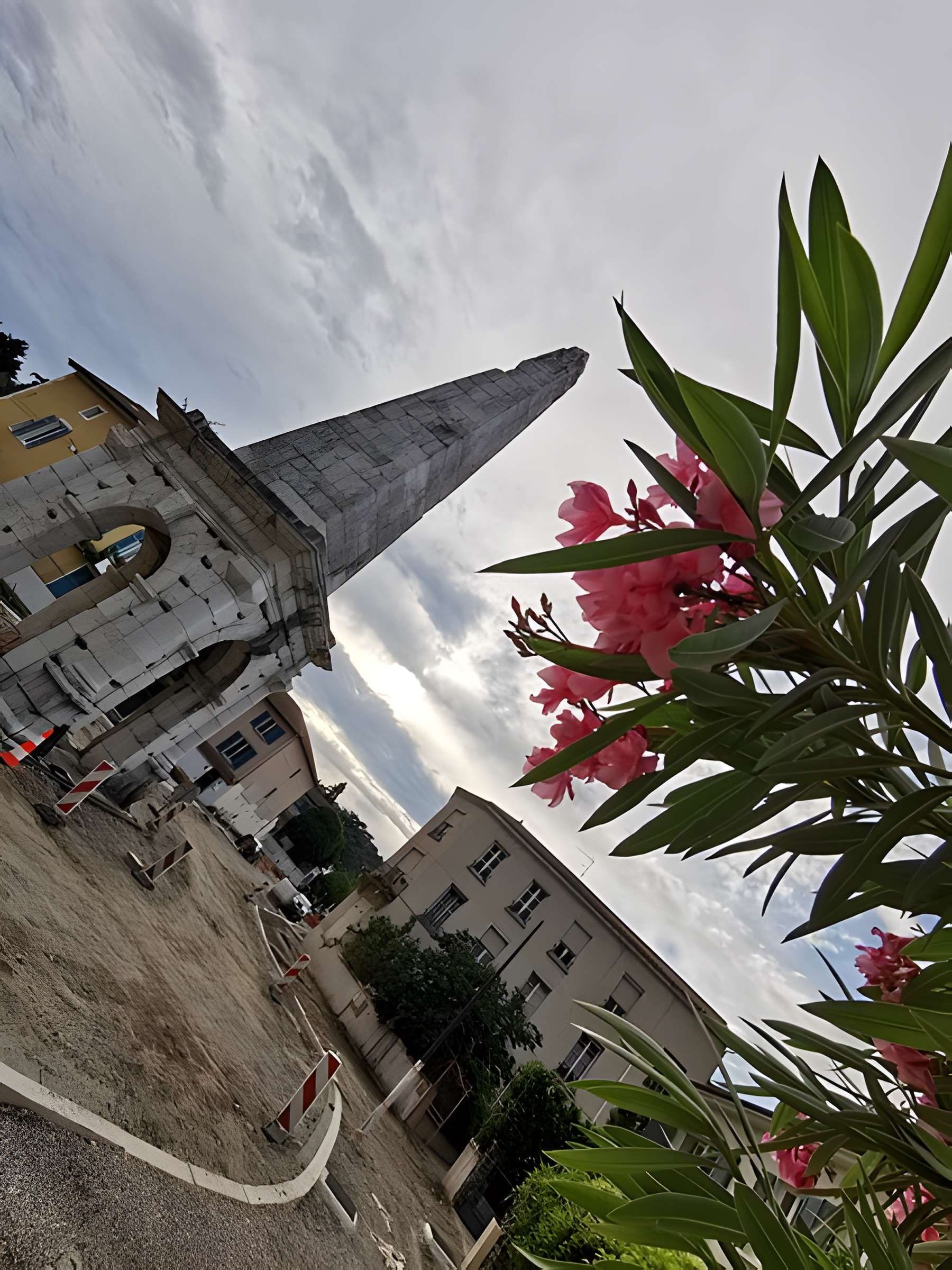 Cirque romain et La Pyramide de Vienne