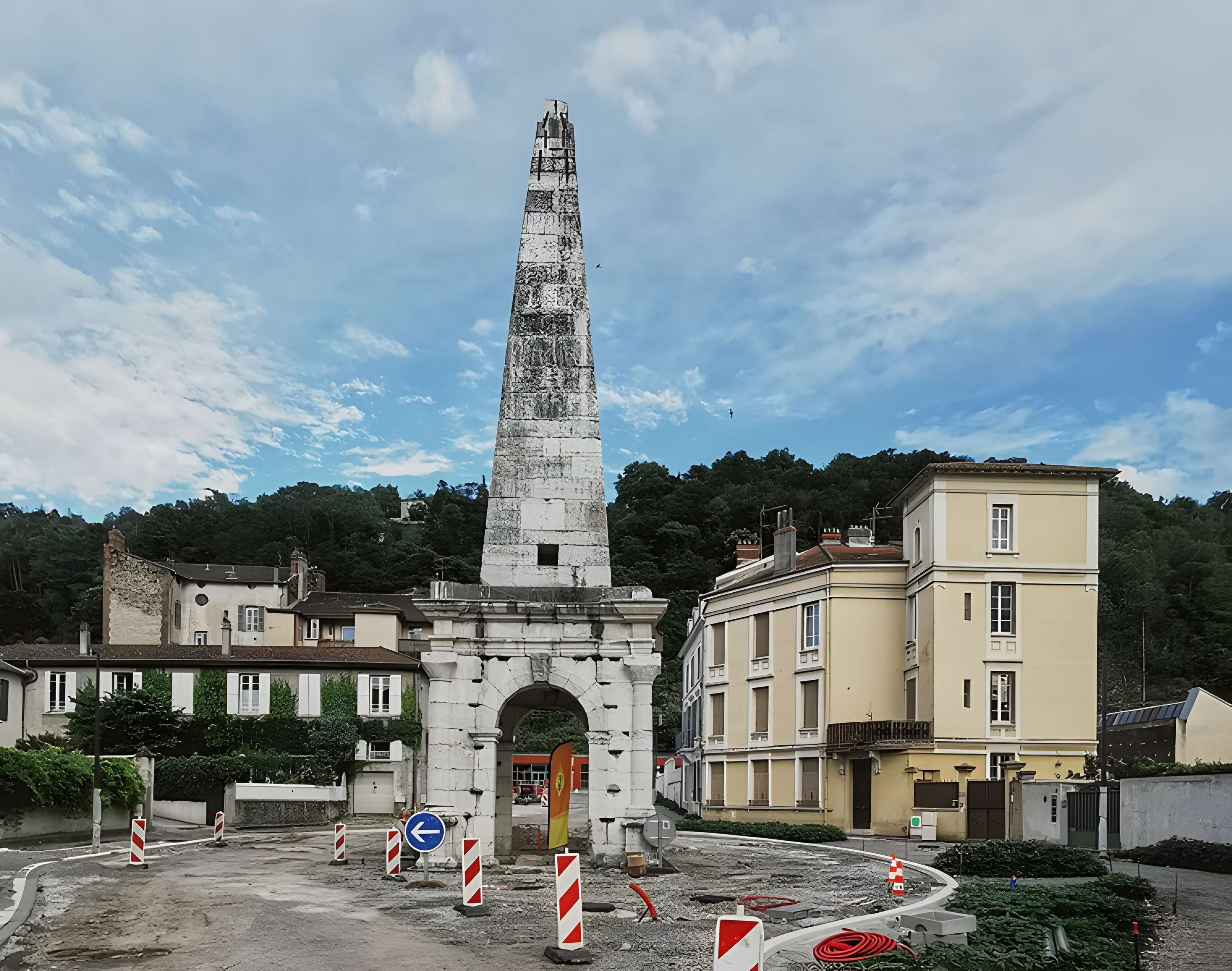 Cirque romain et La Pyramide de Vienne