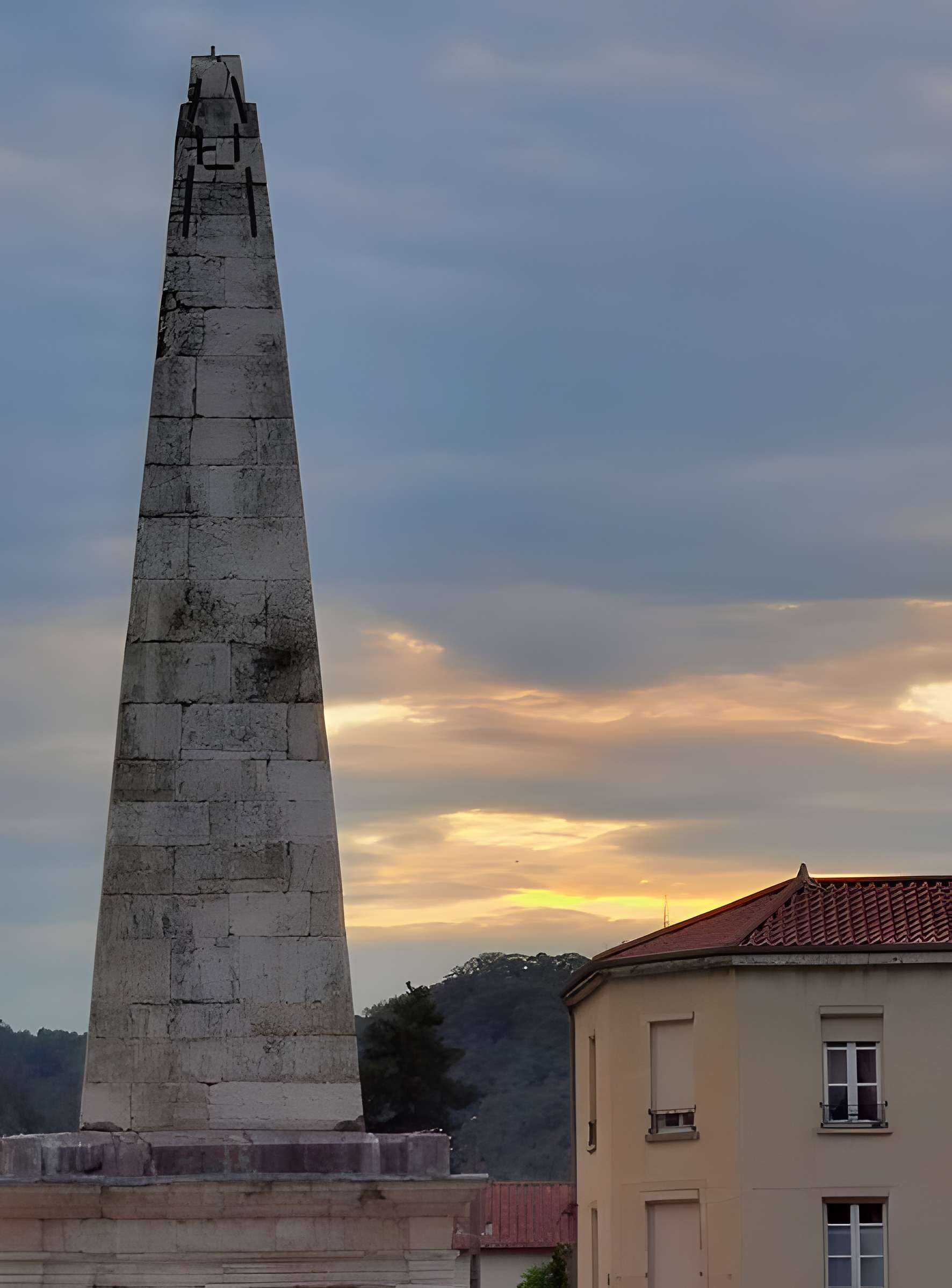 Cirque romain et La Pyramide de Vienne