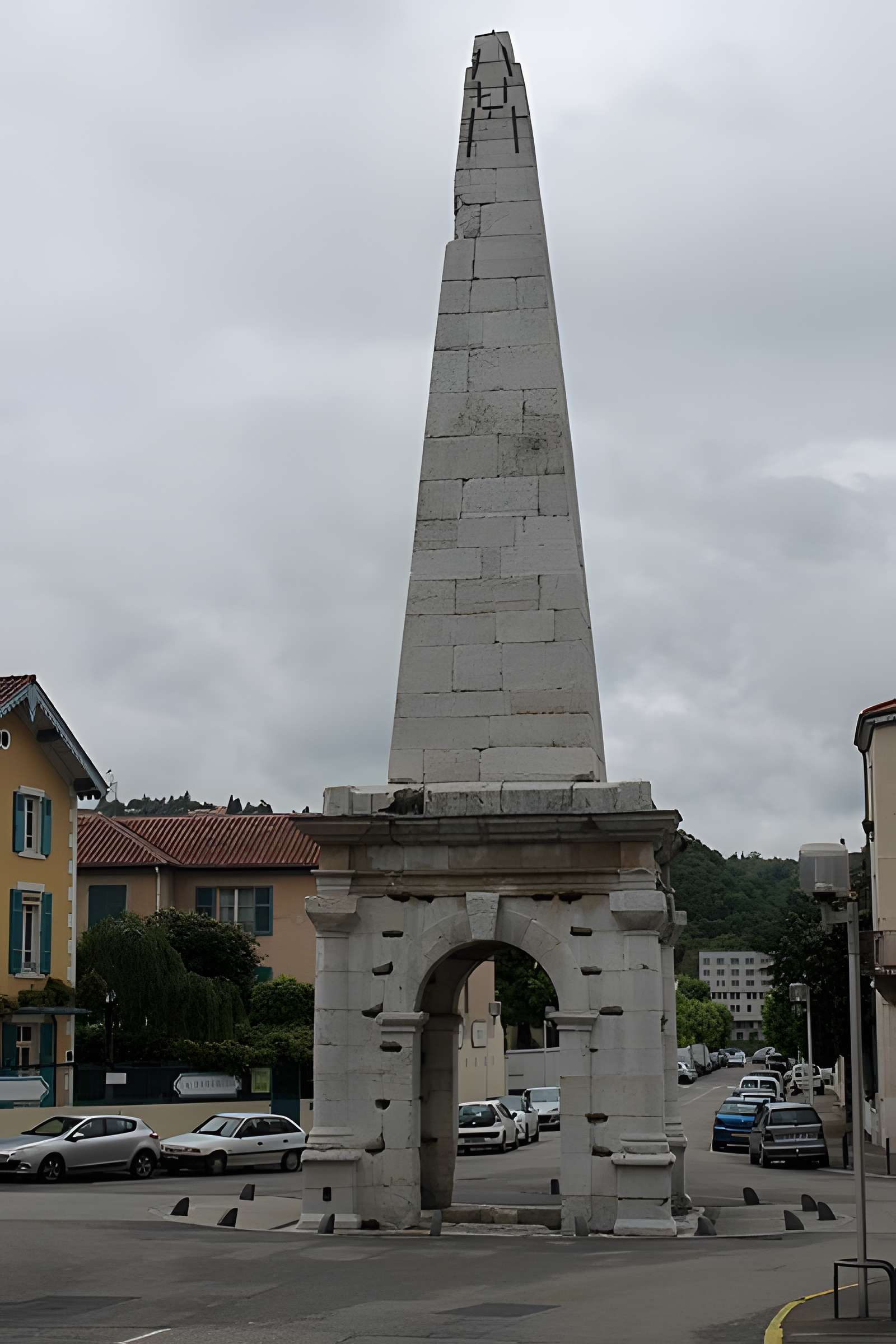 Cirque romain et La Pyramide de Vienne