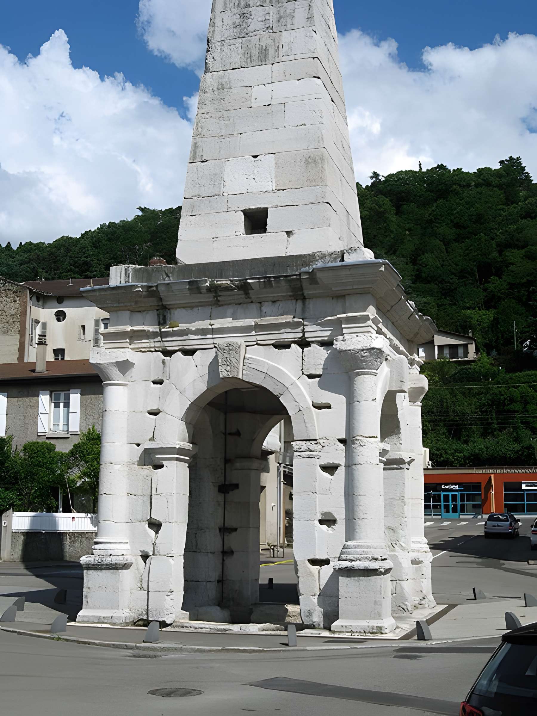 Cirque romain et La Pyramide de Vienne