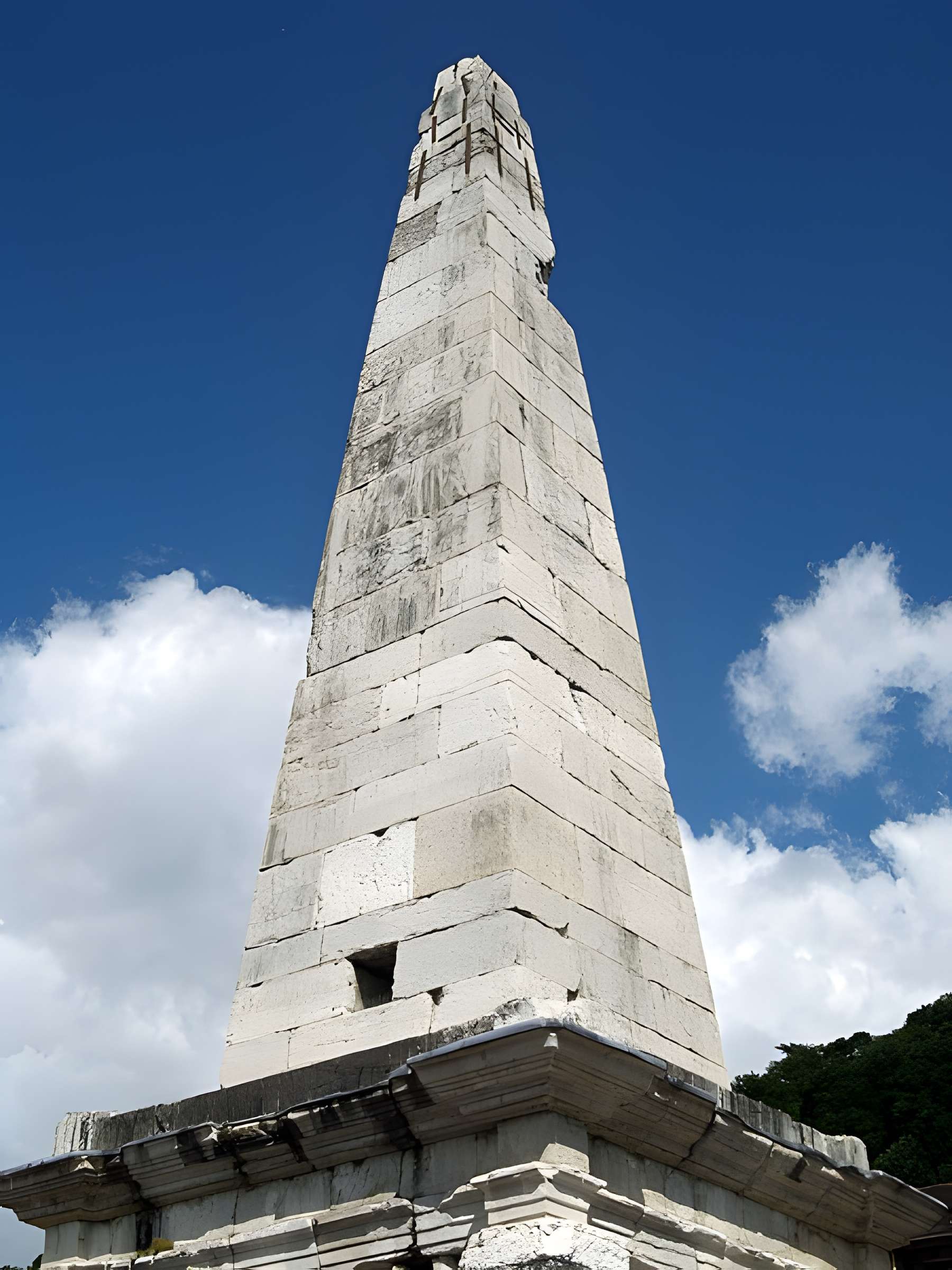 Cirque romain et La Pyramide de Vienne