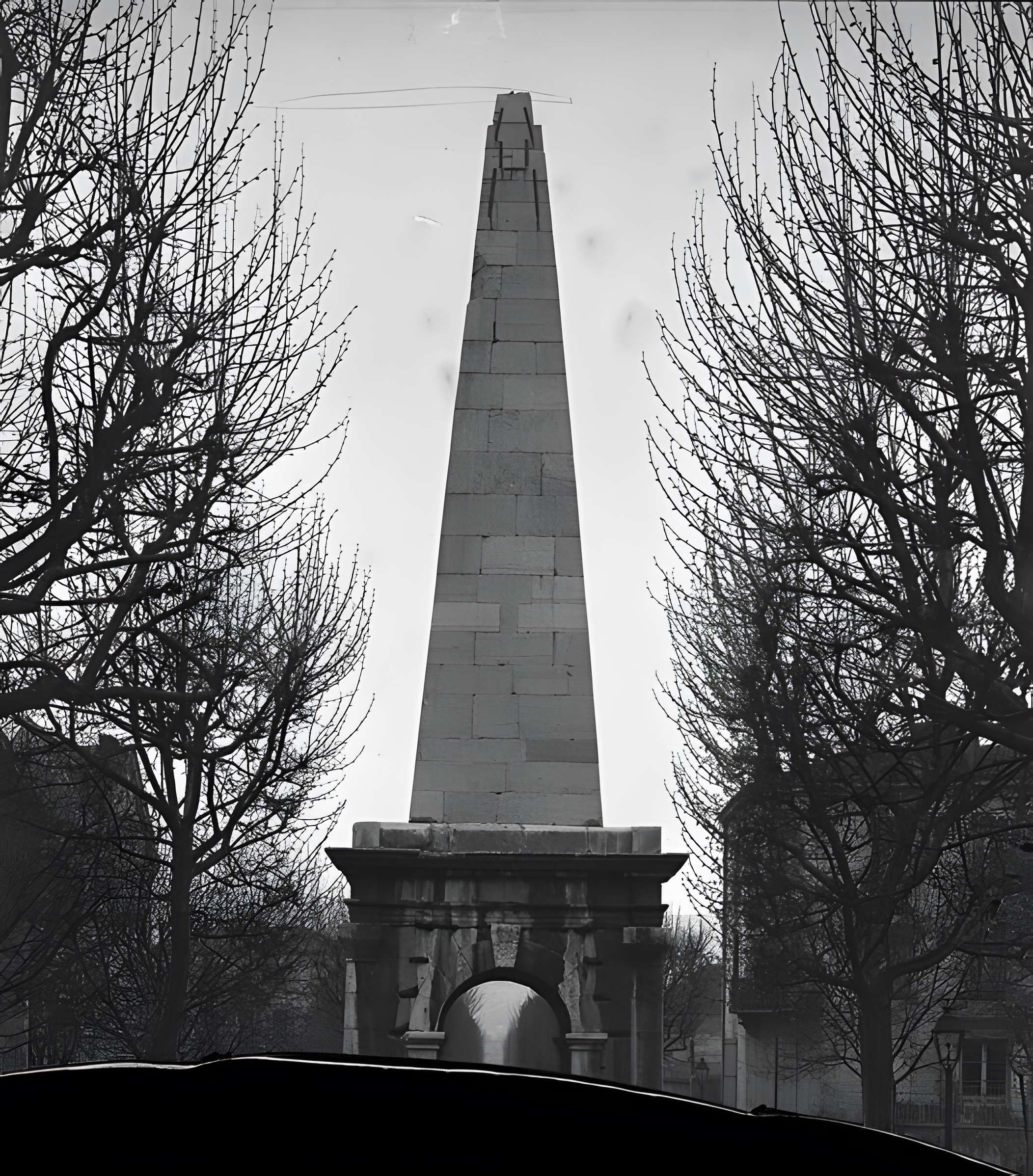 Cirque romain et La Pyramide de Vienne