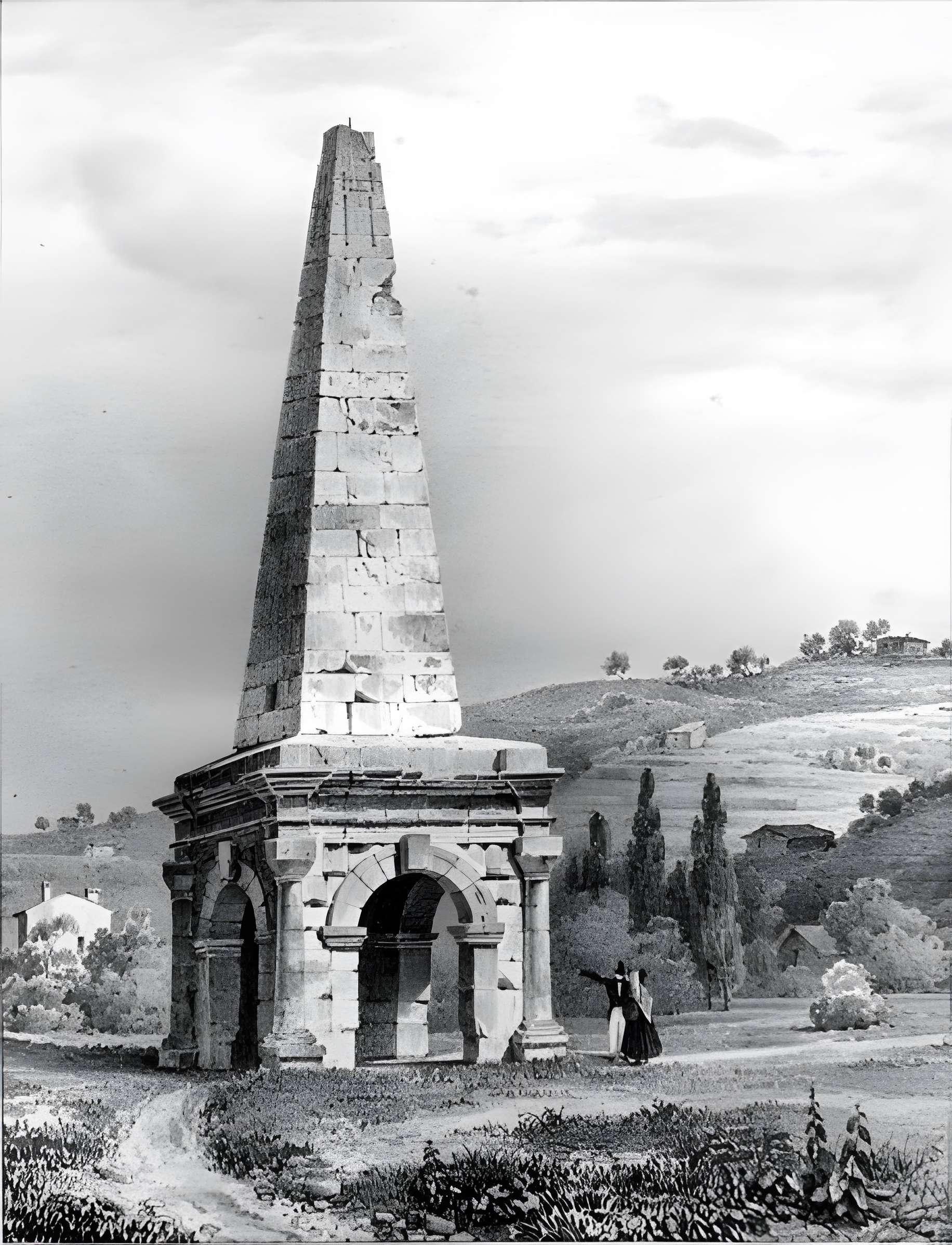 Cirque romain et La Pyramide de Vienne