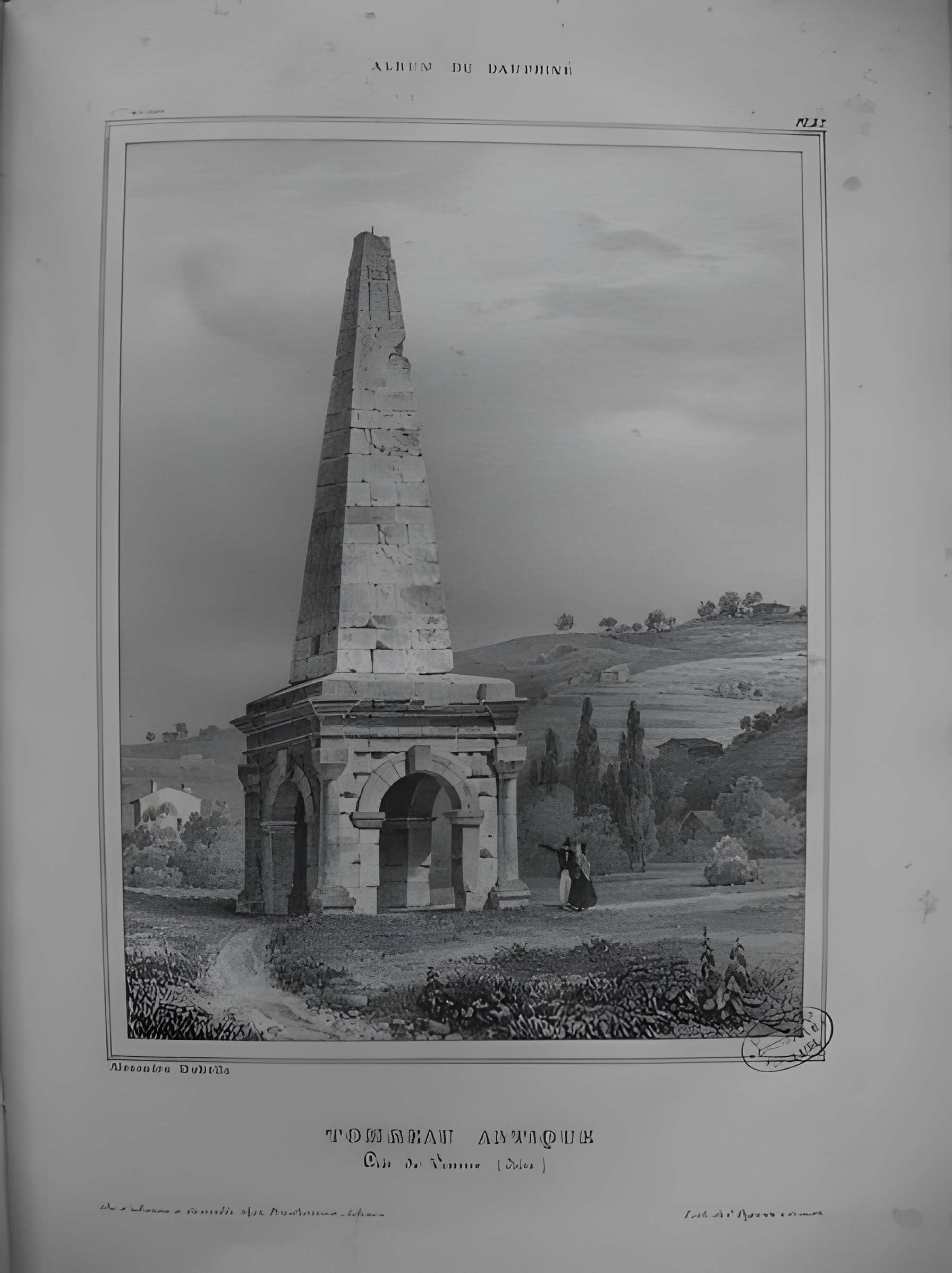 Cirque romain et La Pyramide de Vienne