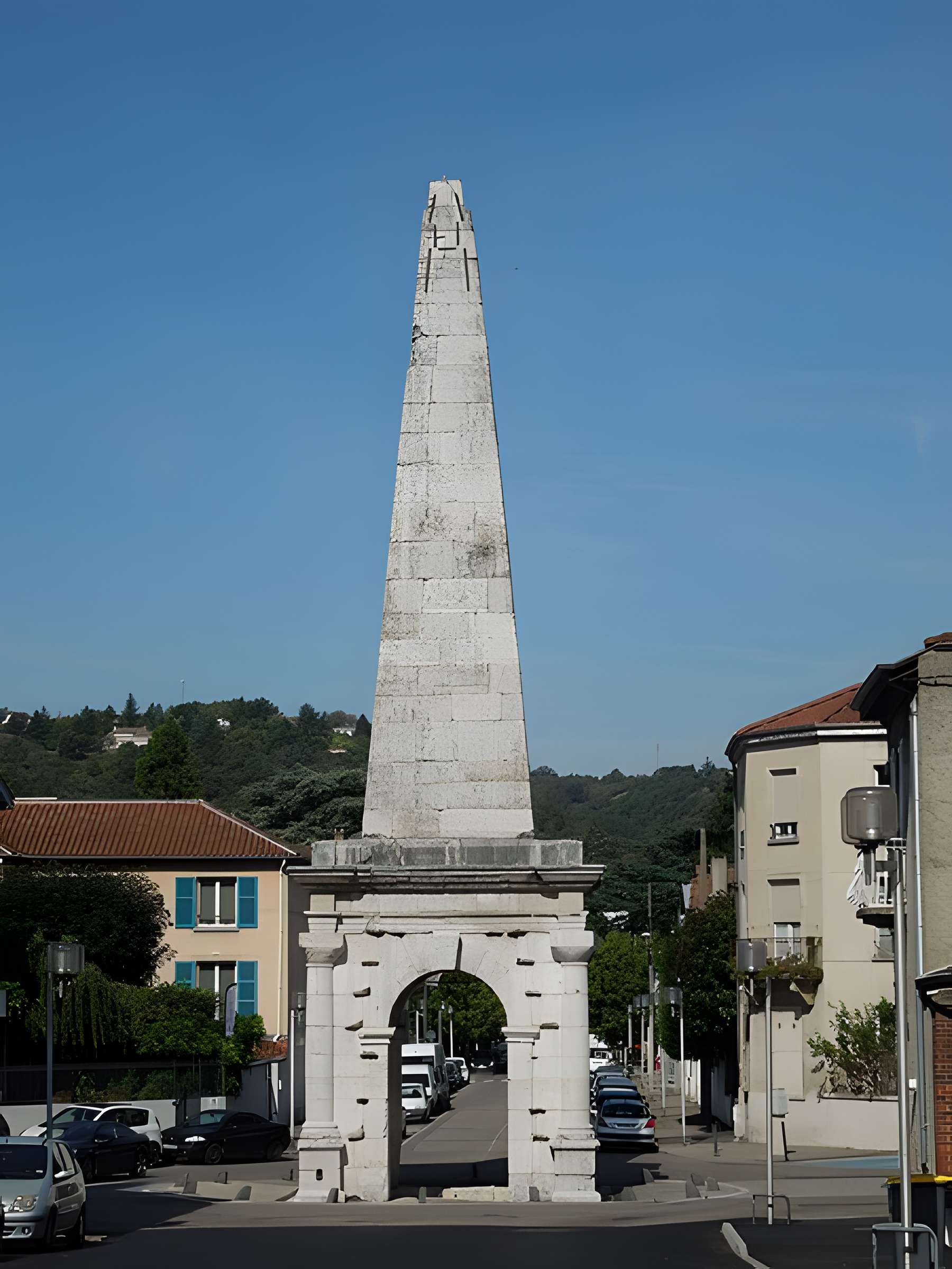 Cirque romain et La Pyramide de Vienne