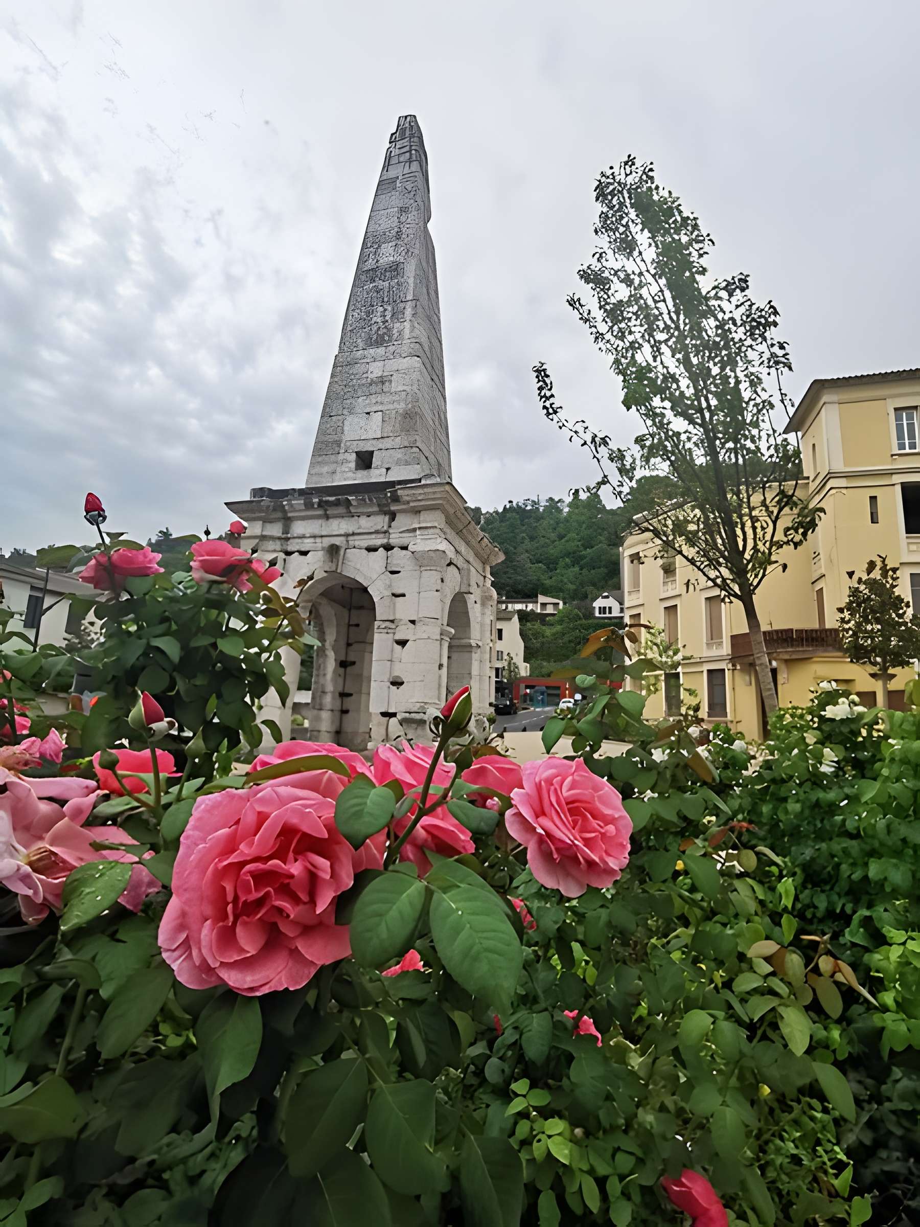 Cirque romain et La Pyramide de Vienne