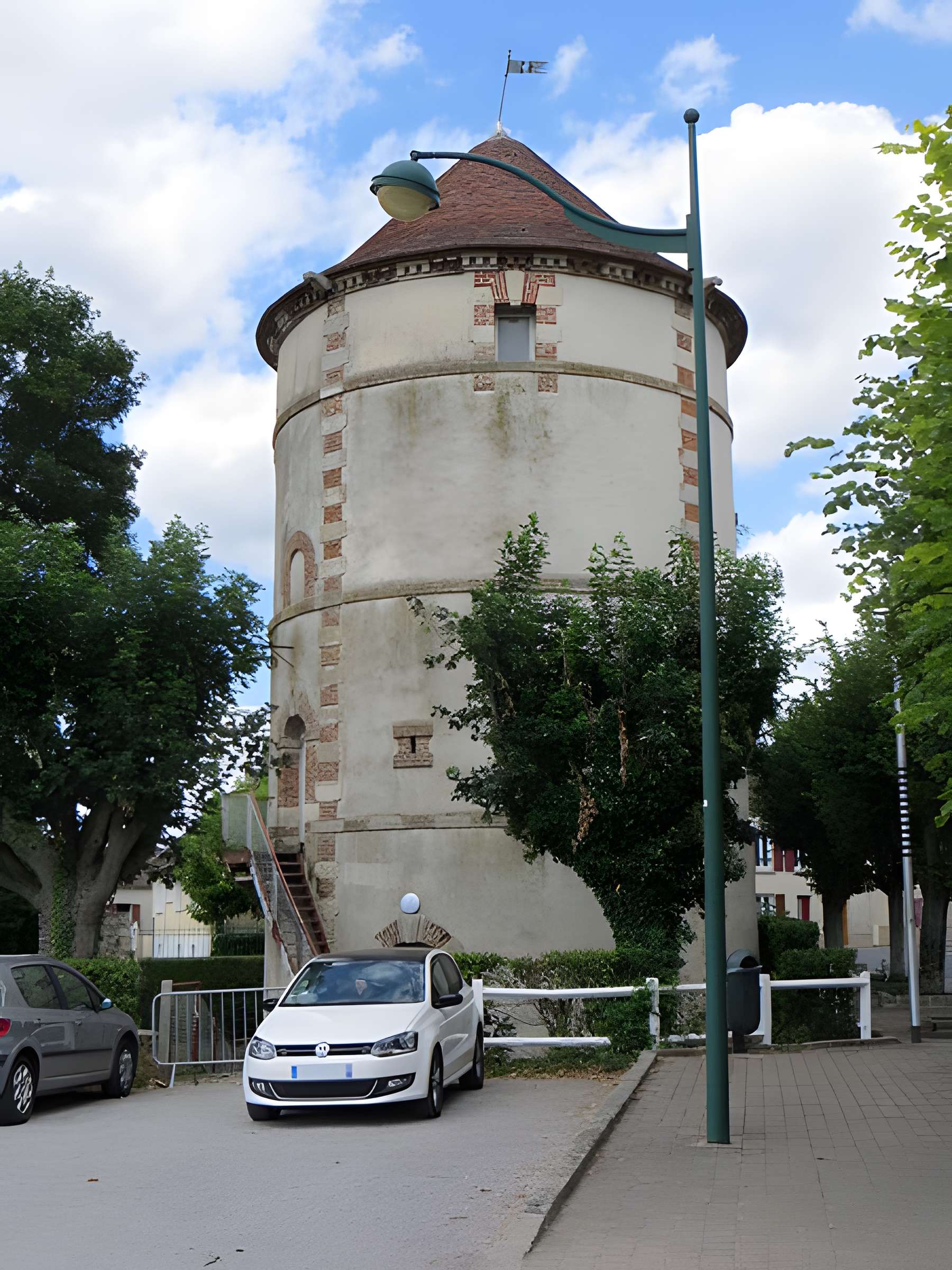 Colombier du château de Bussy-Saint-Georges