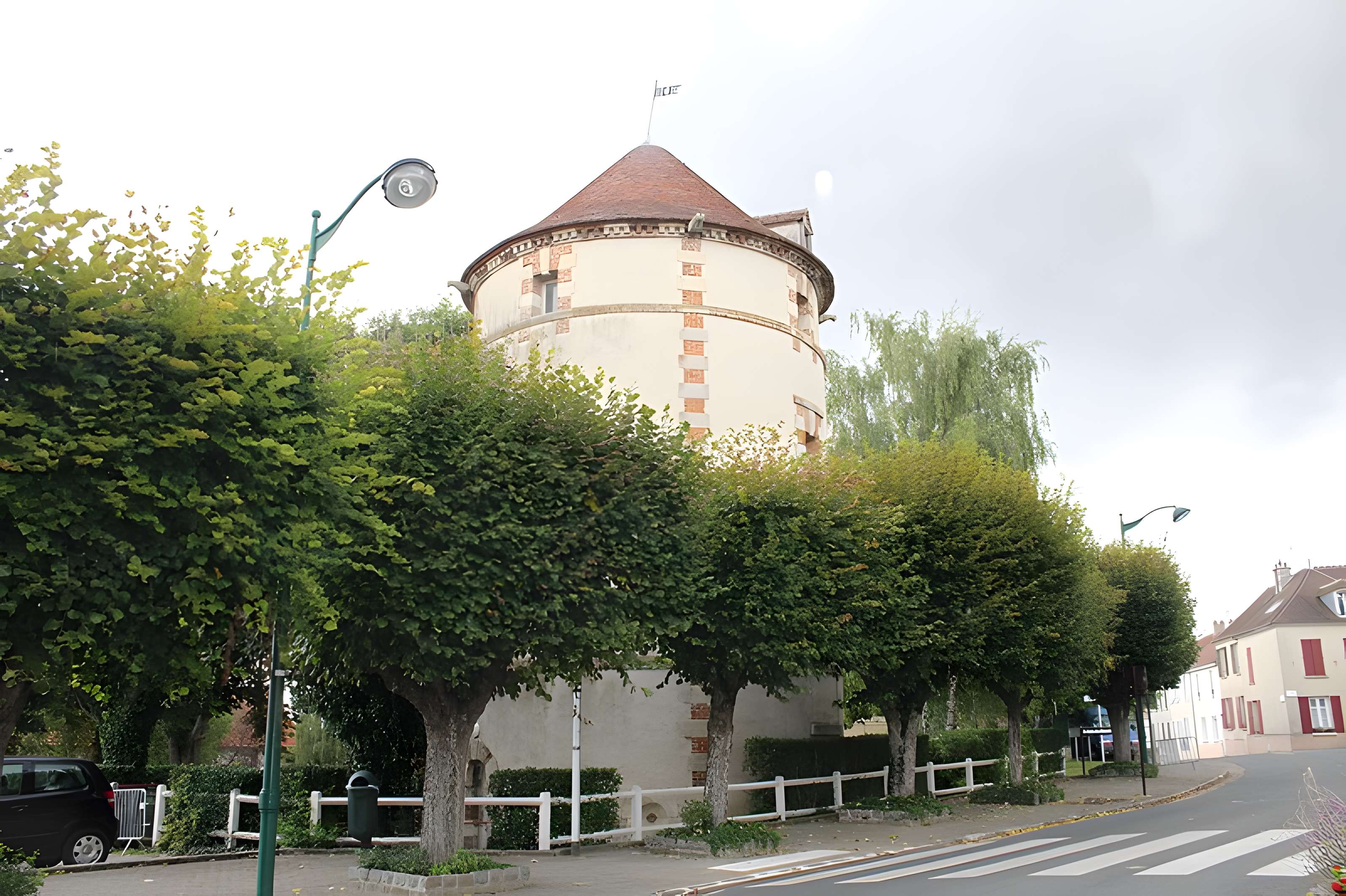Colombier du château de Bussy-Saint-Georges